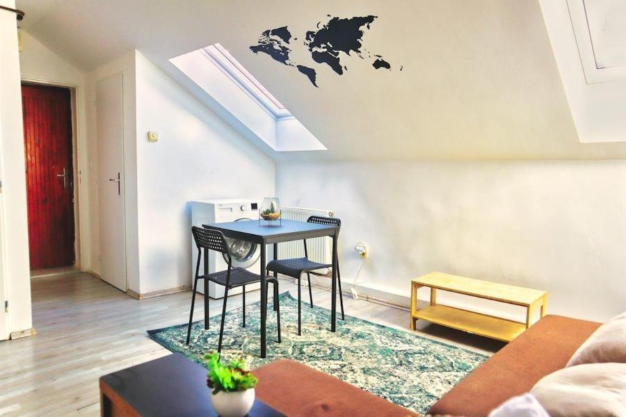 C Private Room In City Center In Братислава Екстер'єр фото