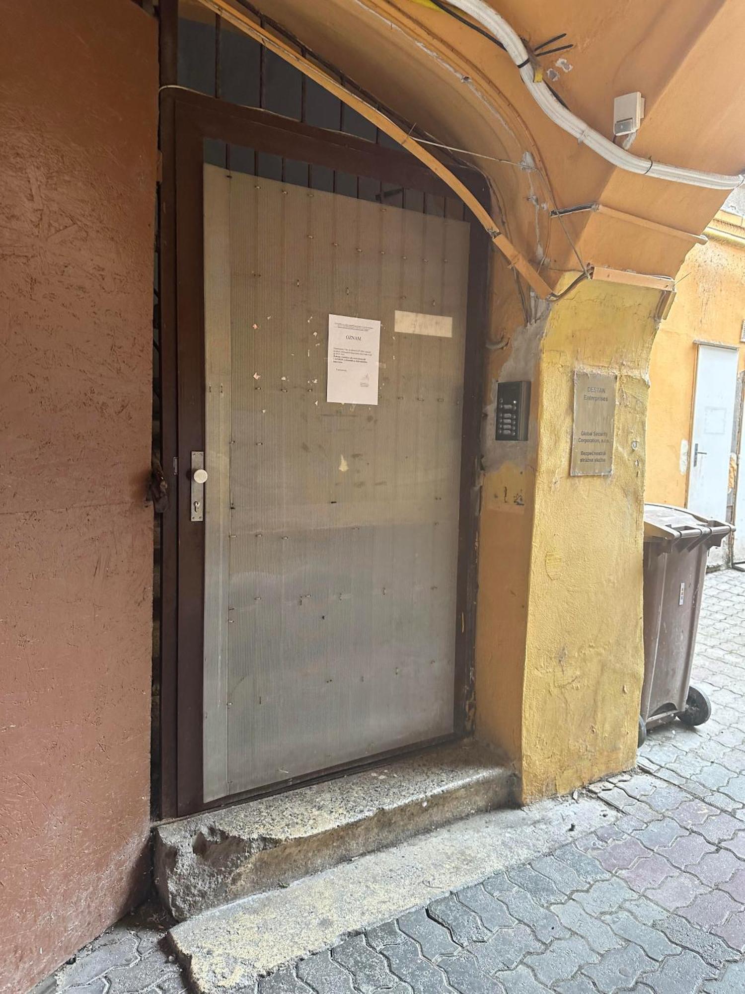 C Private Room In City Center In Братислава Екстер'єр фото